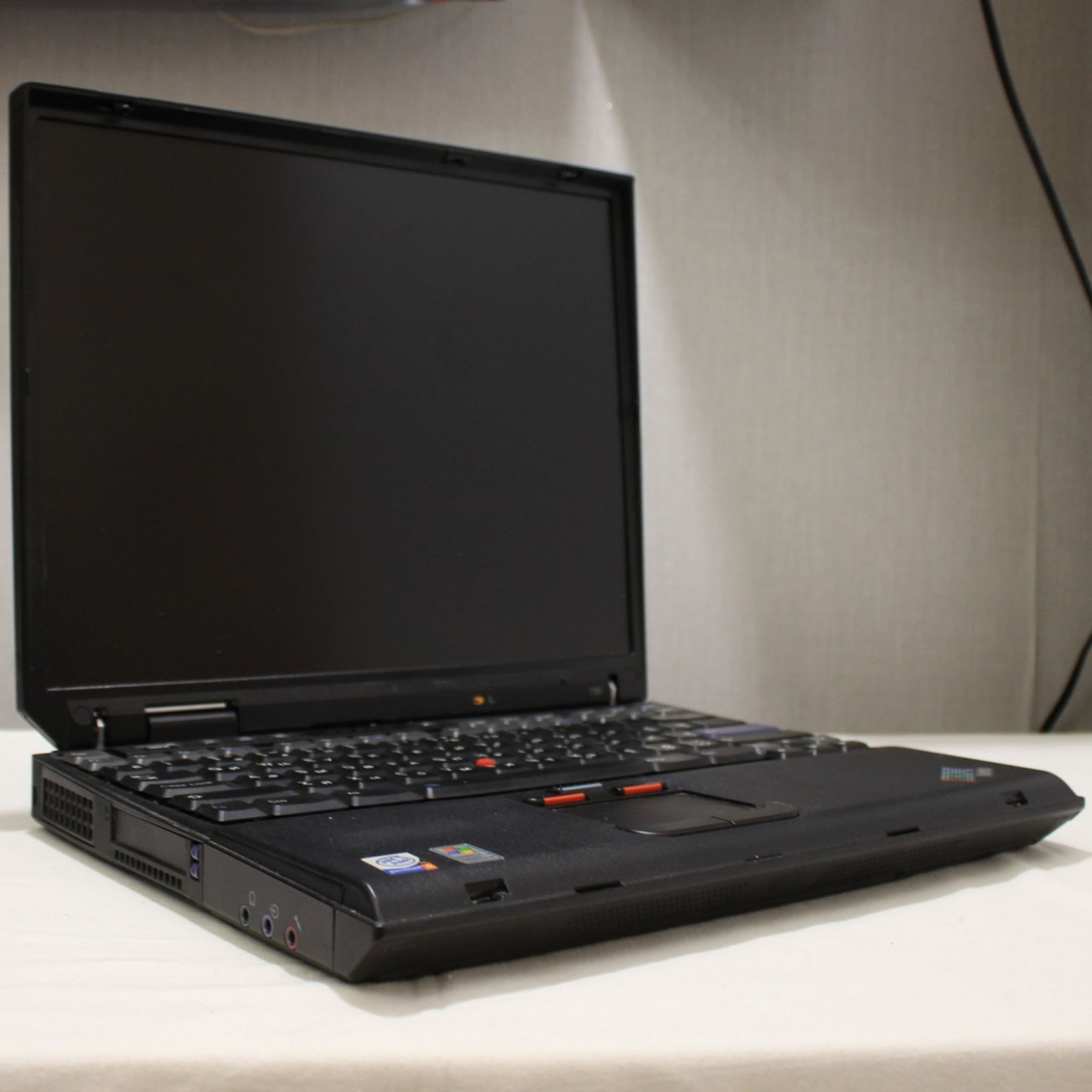 IBM ThinkPad T30 – фото экземпляра из коллекции Digital Vintage
