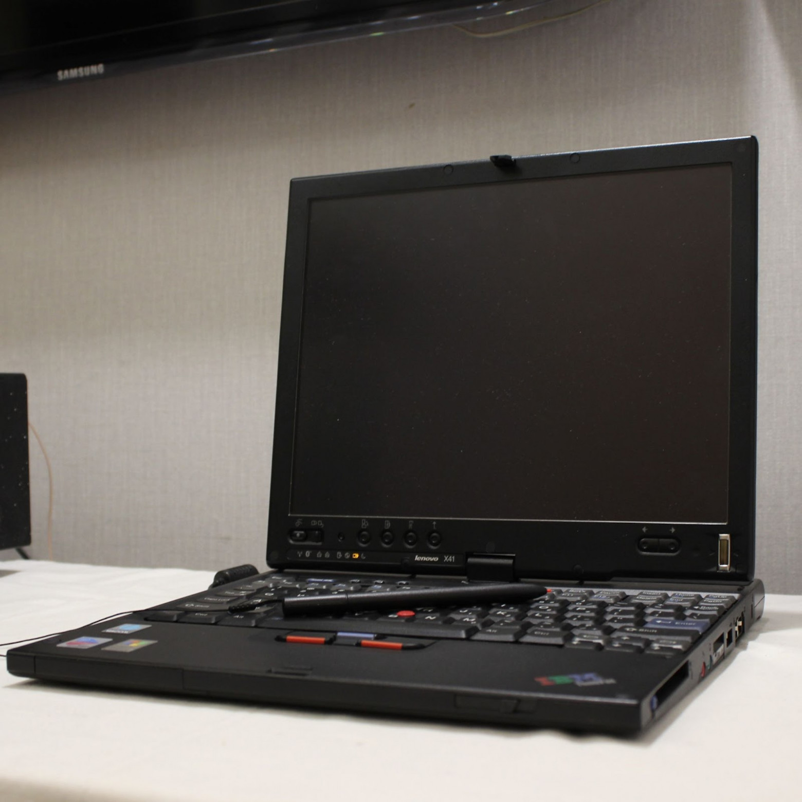 IBM ThinkPad X41 Tablet, предшественник X61 Tablet – фото экземпляра из коллекции Digital Vintage